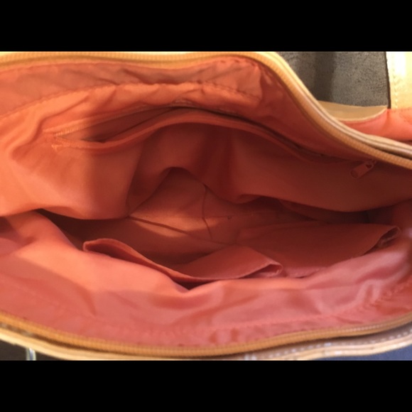 LUCE Soft Peach Leather Shoulder/Handbag - Picture 3 of 4